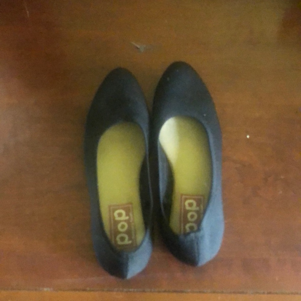 Pop memory foam flats